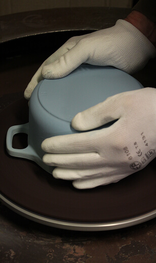 Cast iron cookware craftsmanship