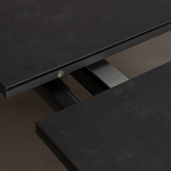 Eclipse Extendable Table